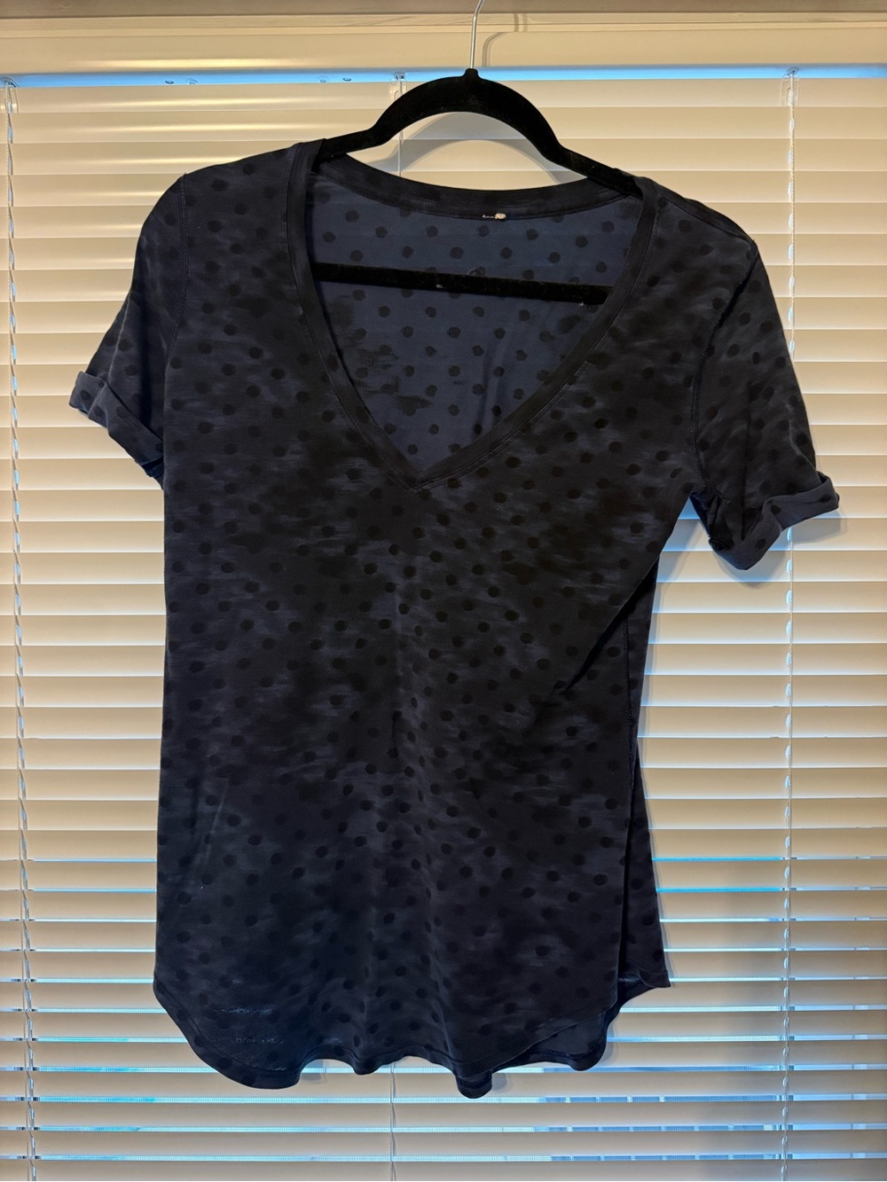Y2K Lululemon black polka dots V-neck shirt